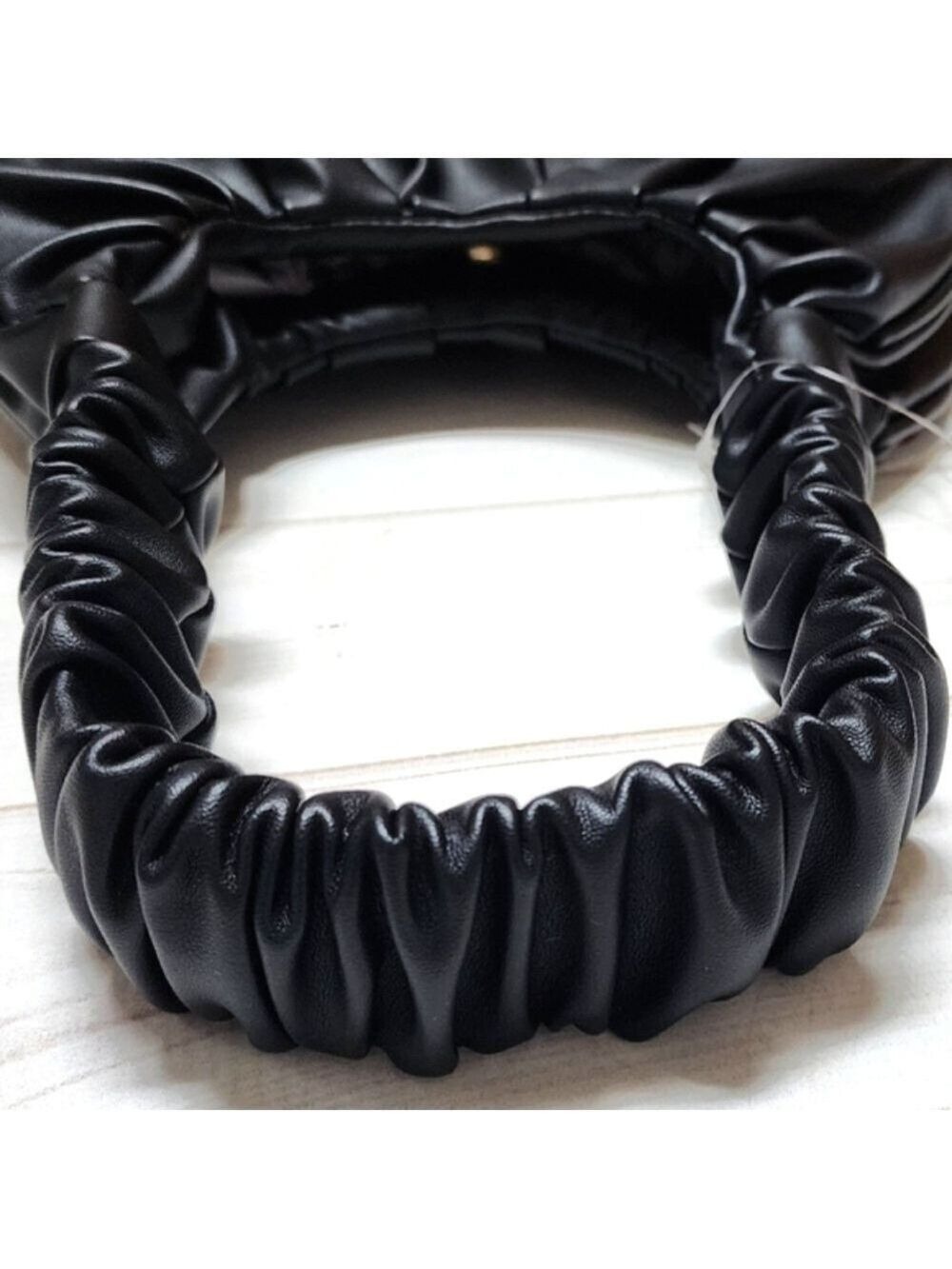 Black Scrunch Strap Shoulder Bag - New With Tags - Picture 6 of 6